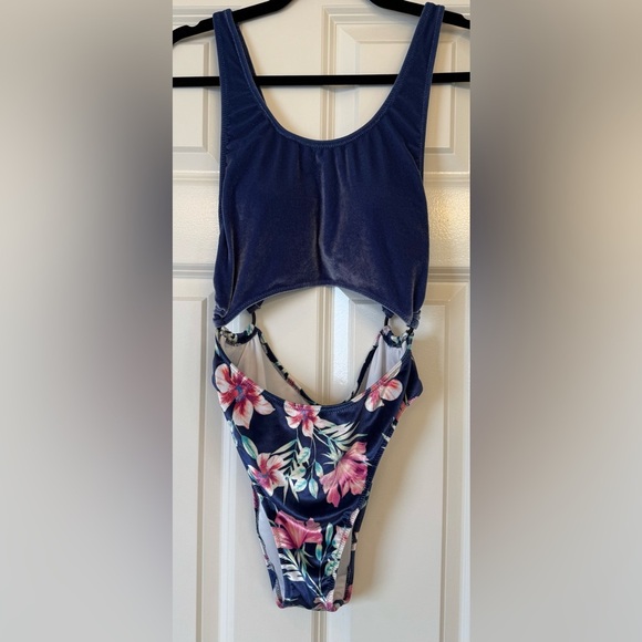 Victoria’s Secret Pink One Piece Cut Out Velvet Hawaiian Print Swimsuit Size Med - Picture 5 of 15
